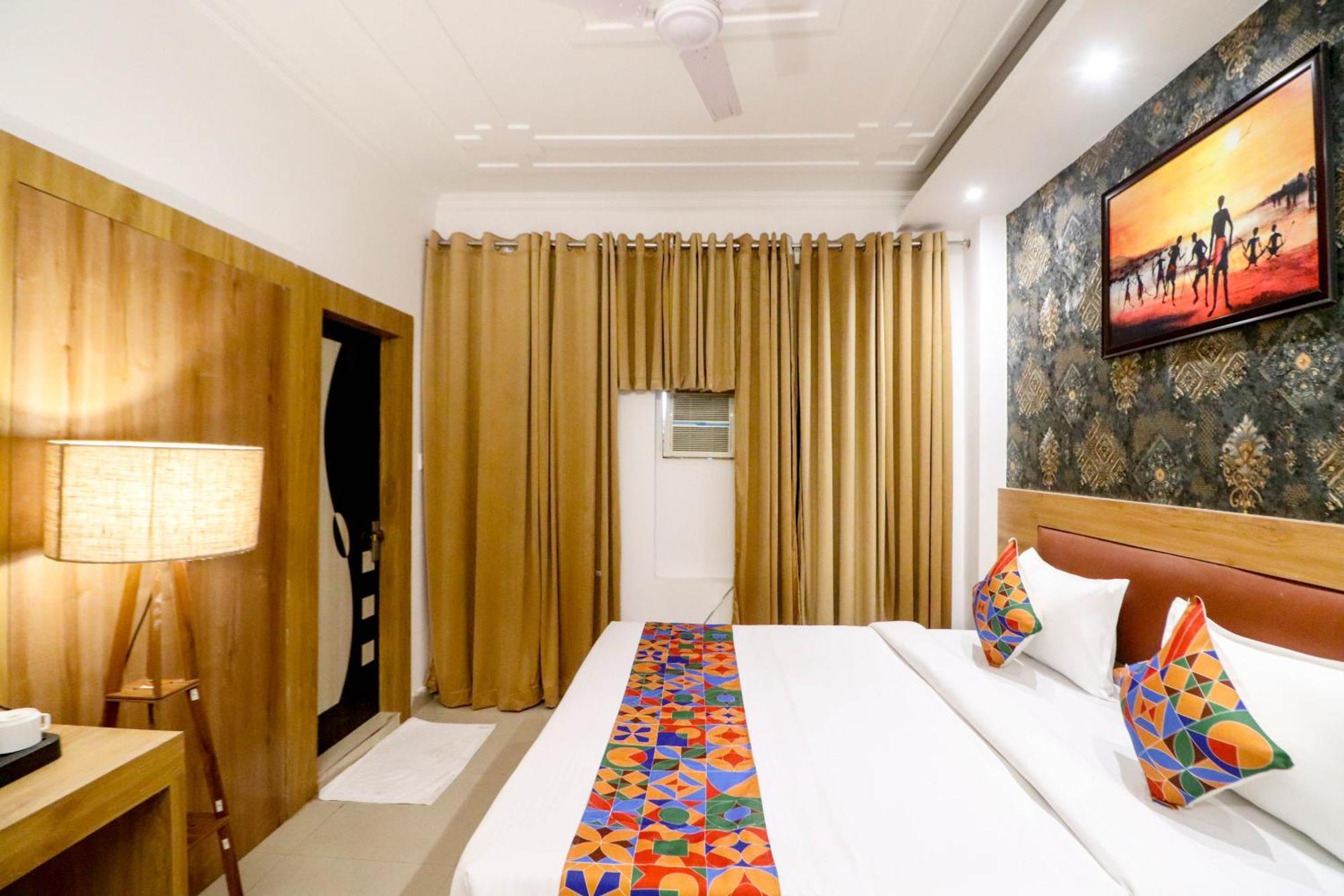 Vvs Near Delhi Airport Hotel 3*